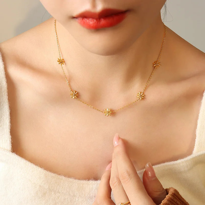Unique Design New Fashion Stainless Steel Flower Daisy Fresh Choker Necklace for Women P1316