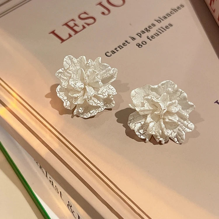 SM-21 Wholesale Fashion Fairy Women Fairy Ear Jewelry Simple White Flower Stud Earrings for Girls