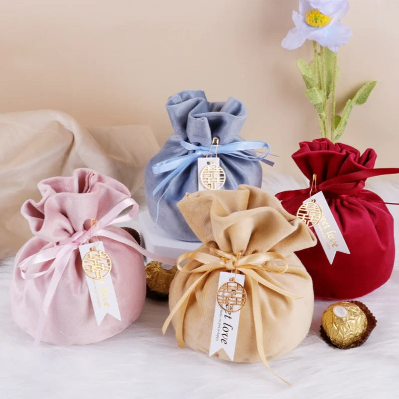 Luxury Velvet Gift Bags Wedding Candy Chocolate Pouch Velvet Gift Drawstring Bag for Christmas Wedding Birthday