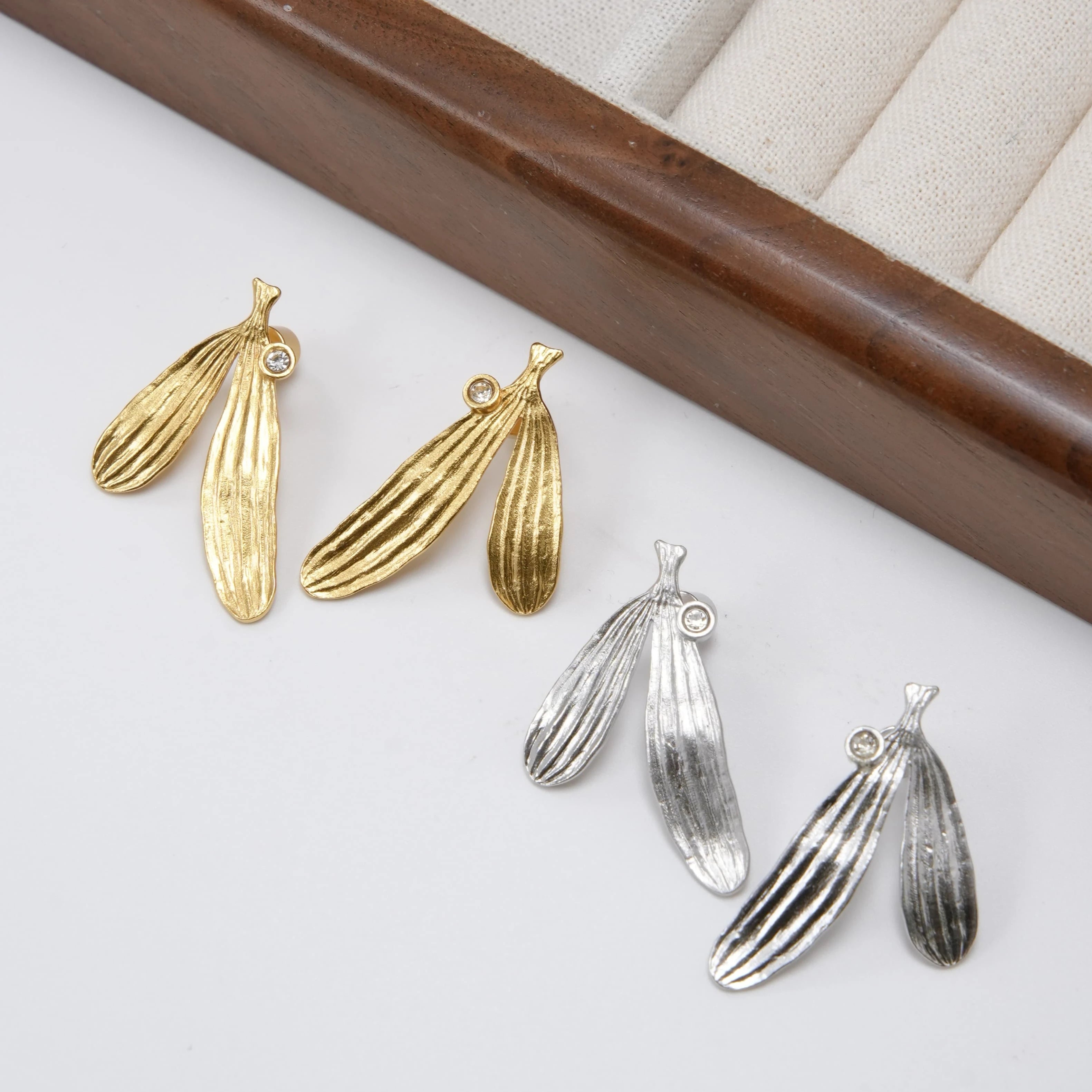 Stylish Trendy Double-Leaf Stud Earrings Golden Silver Striped Fashion for Women Mainly Made Brass for Anniversaries