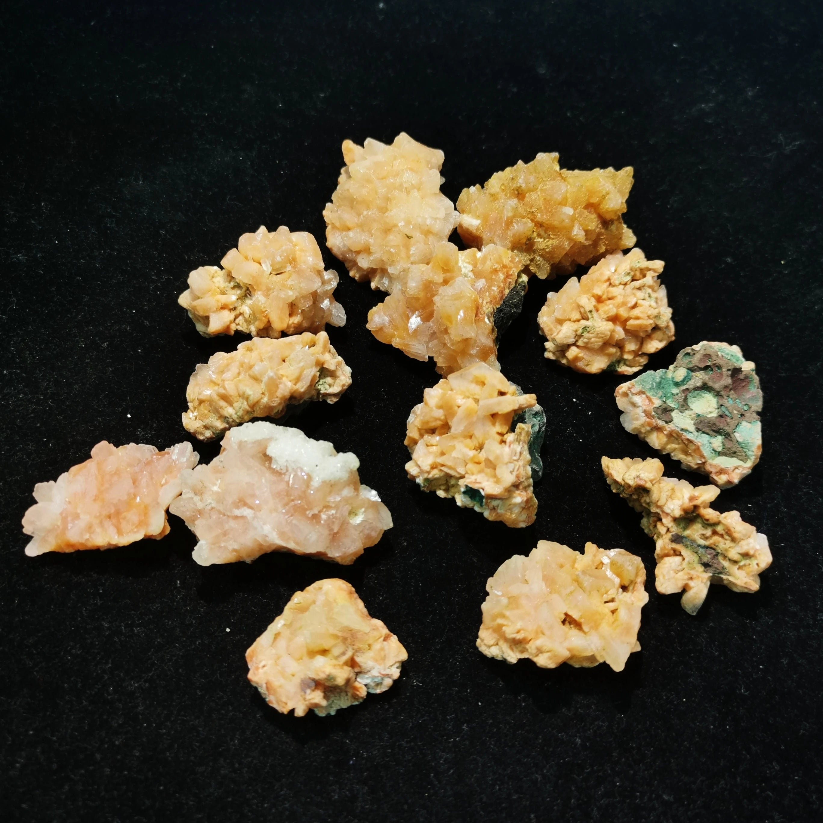 Natural Raw Apophyllite Cluster Stone Spiritual Rough Mineral Specimen Fish Eye Stones for Decor