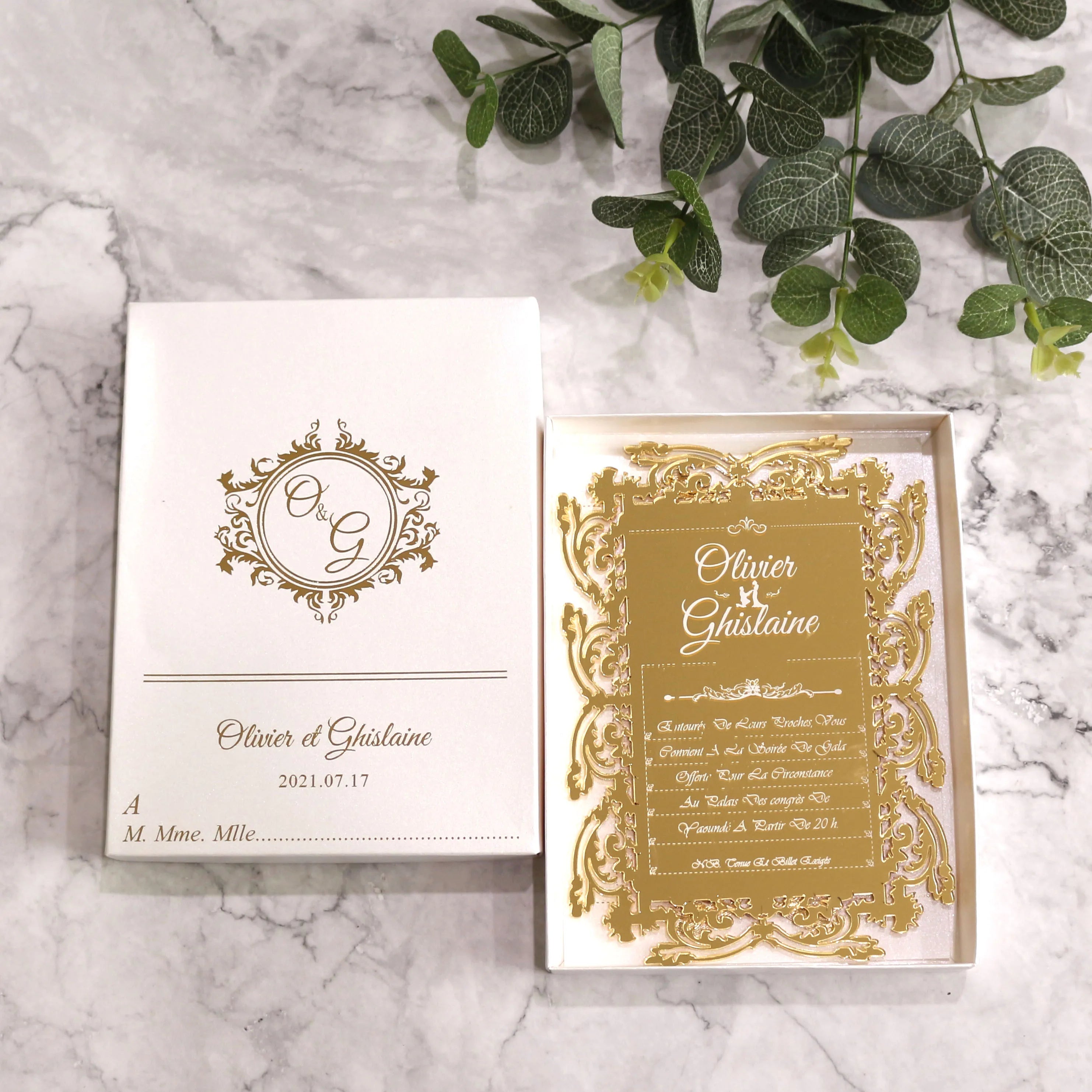 Hotsale Luxury Hot Stamped Gold Mirror Letters Acrylic Wedding Invitation With White Envelope and Card