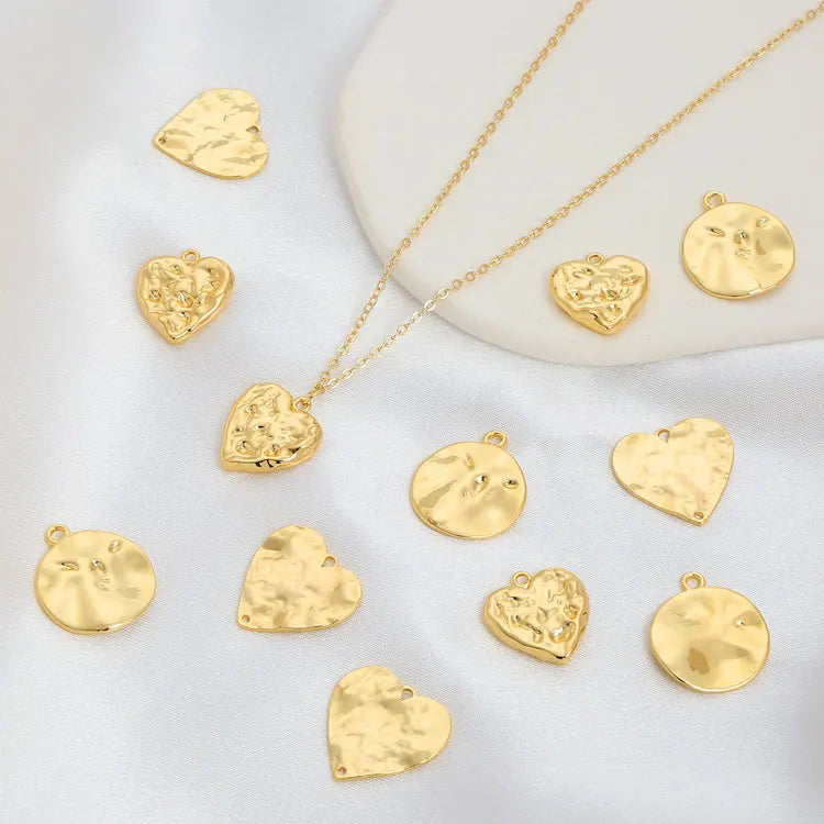 SC Hot Selling Fashion Jewelry Pendants Charms Retro 18K Gold Filled Copper Hammered Folds Disc Heart Pendant for Necklace