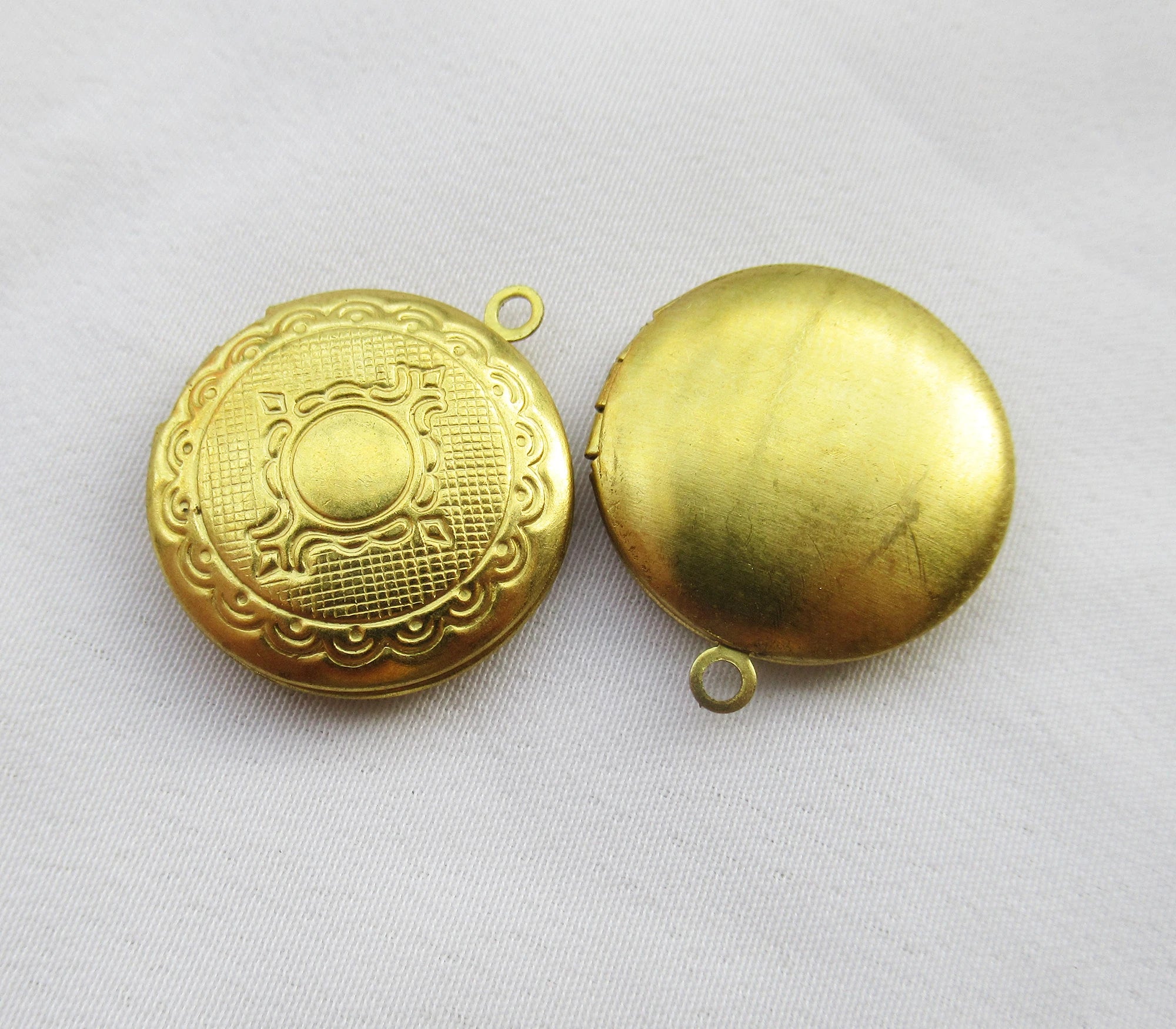 Textured Photo Locket 20mm Round Brass Locket Pendant