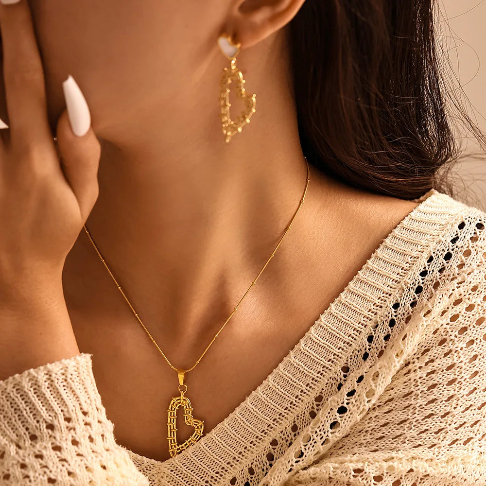 Temperament Double Heart White Shell Weaving Hollow Dangle Earrings Necklace Set Stainless Steel PVD Gold Plated Hoop Jewelry