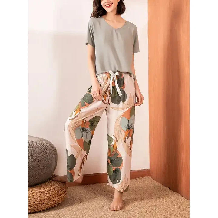 Free Sample Women's Silk-Polyester Woven Garment-Dyed V-Neck Short-Sleeved Knee-Length Pajama Sets Quick Dry Breathable Night