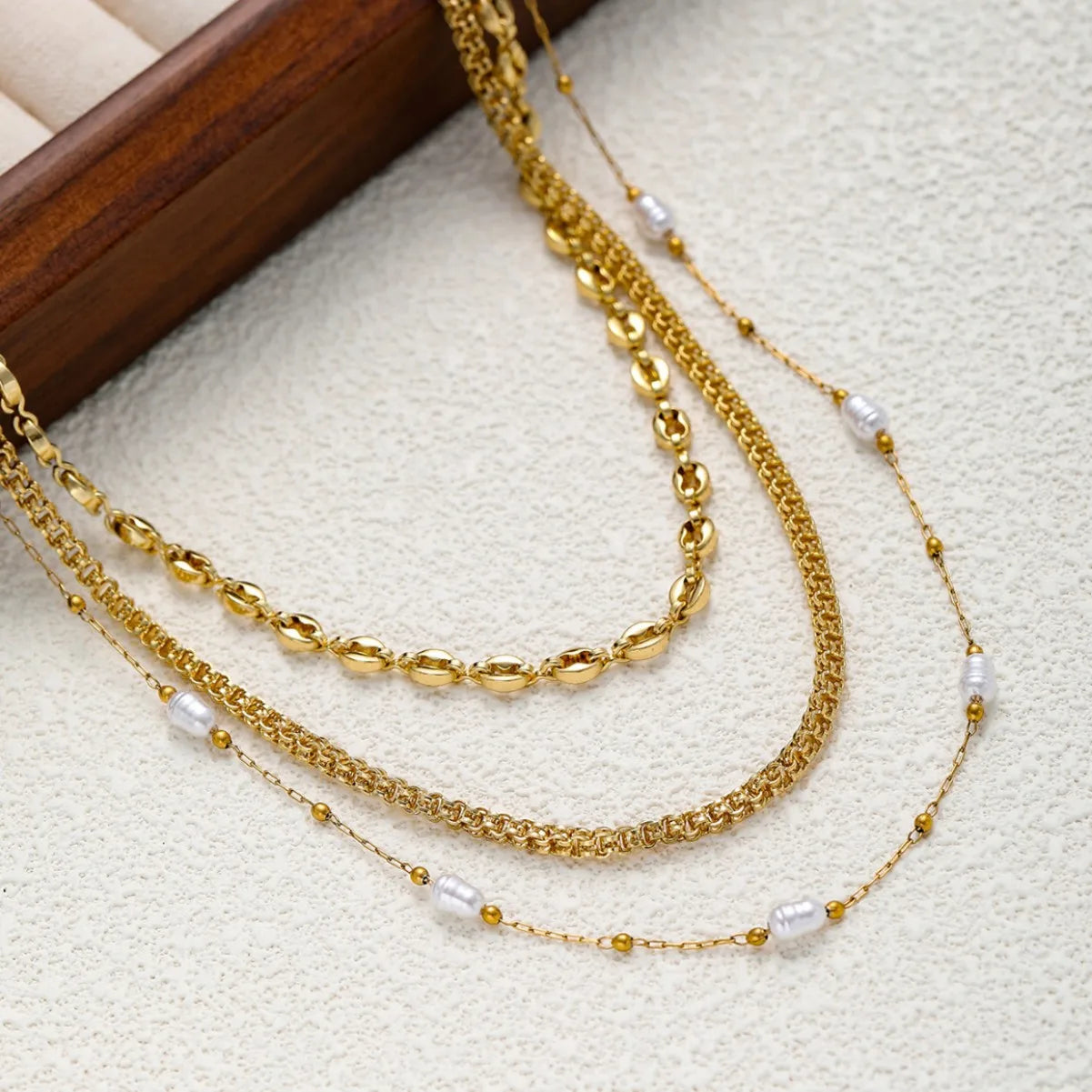 18K Gold Plated Stainless Steel Layered Necklace Bohemian Style Tendencias Pearl Decor for European Fashion Lovers Trendy Chains