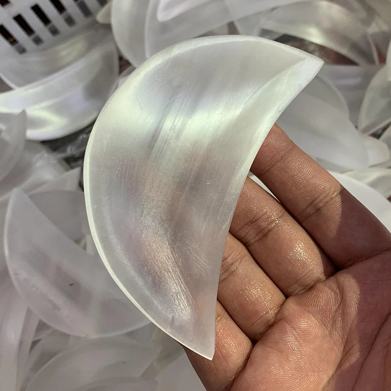 Wholesale Natural Gemstone Crafts Natural Selenite Moon Bowl Crystal Bowls for Home Decoration