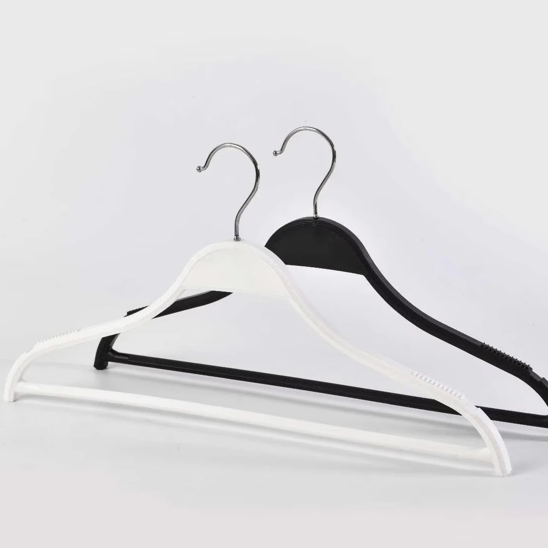 Hot Sale  Modern Style Plastic Claothes Hangers Household Non Slip Suit Coat  for Clothing Shop