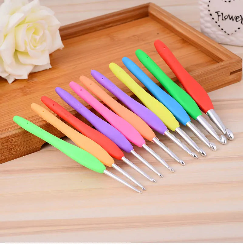 11pcs Crochet Hooks Set TPR Aluminum Crochet Hook Plastic 2mm-8mm Handle Hook for Yarn Crafts Knitting Needles