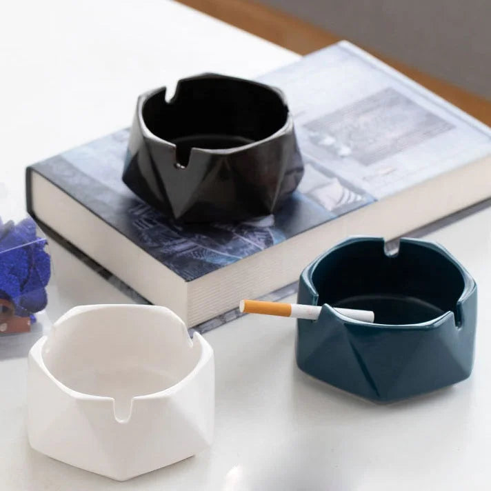 Customized Popular Glossy Porcelain Cigarette Ashtray for Hotel Bar Home Use for Sale