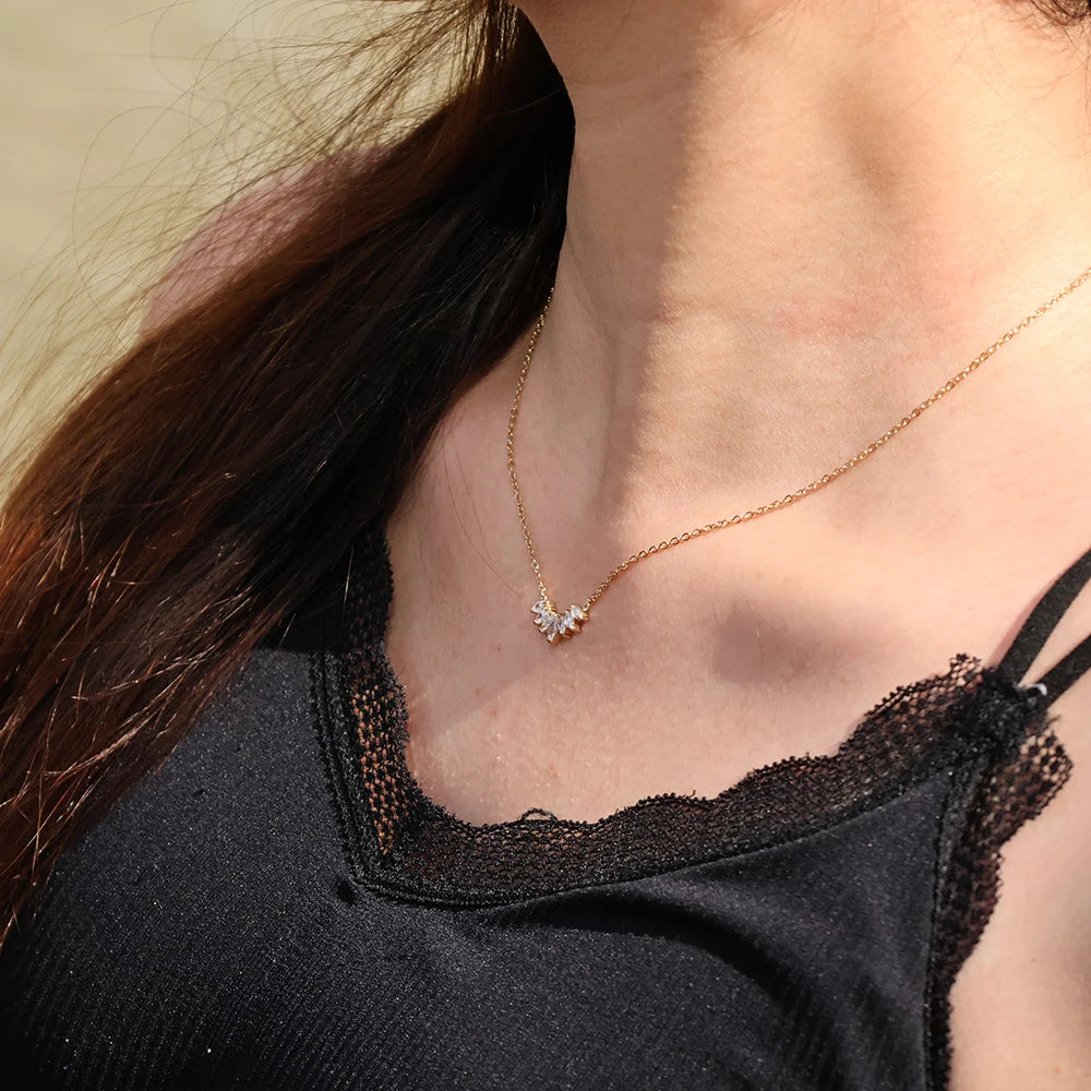 High-Grade Design Stainless Steel Crown Shape Inlaid Zircon Necklace Shinny Zircon Leaf Clavicle Chain Jewelry