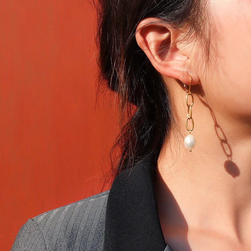 Hot Sales Gold Plated Chain Freshwater Pearl Long Drop Girl Elegant Jewelry Earrings for Women