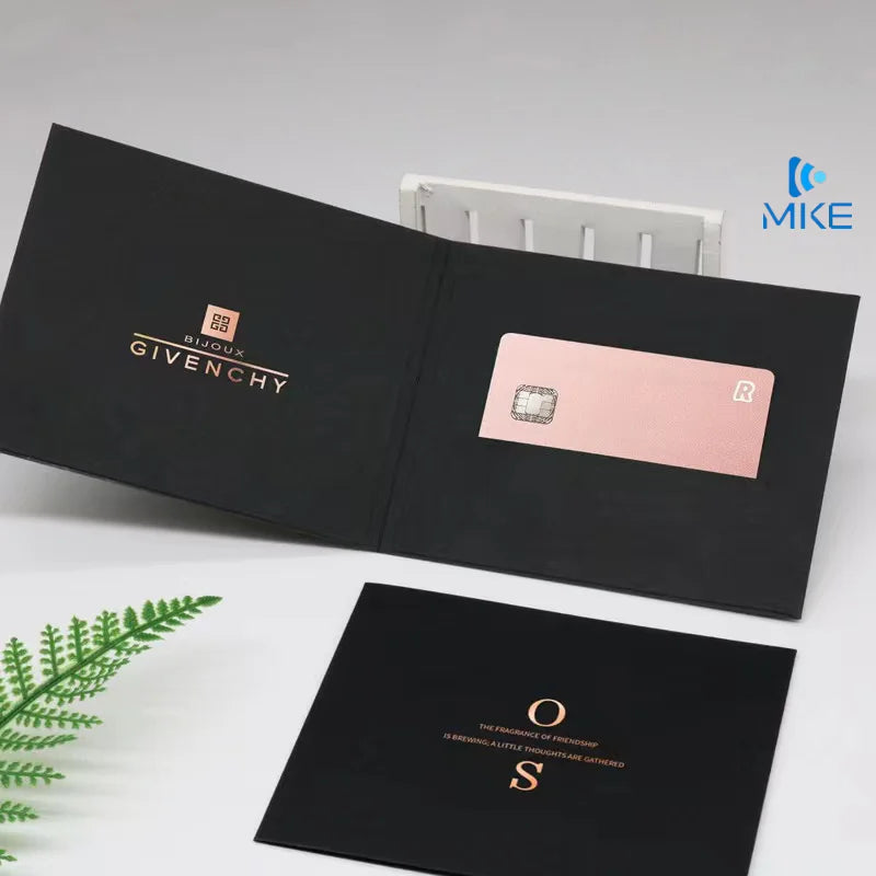Business Game for Card 130*105mm Gold Foil Stamping Custom Colors Recyclable Paper Folders