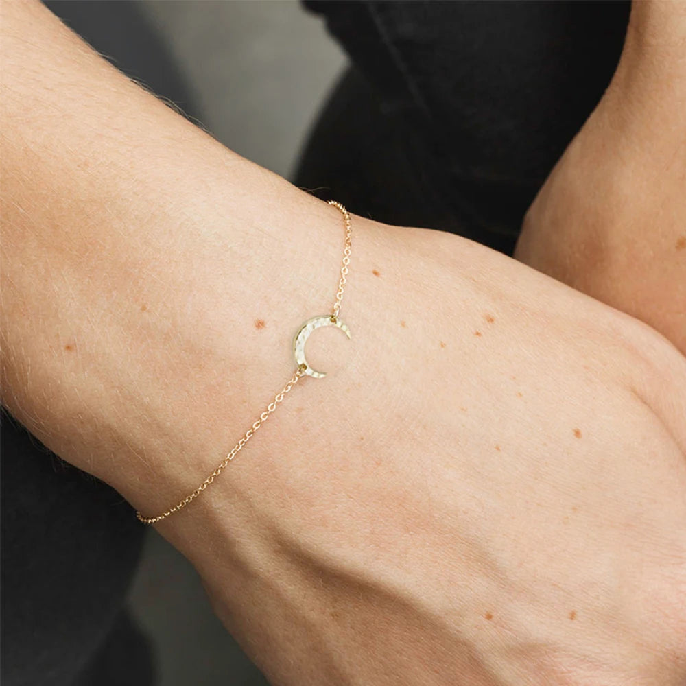 EManco New Accessories Simple Stainless Steel Creative Moon Shaped Gold Plated Fashion Bracelet for Women
