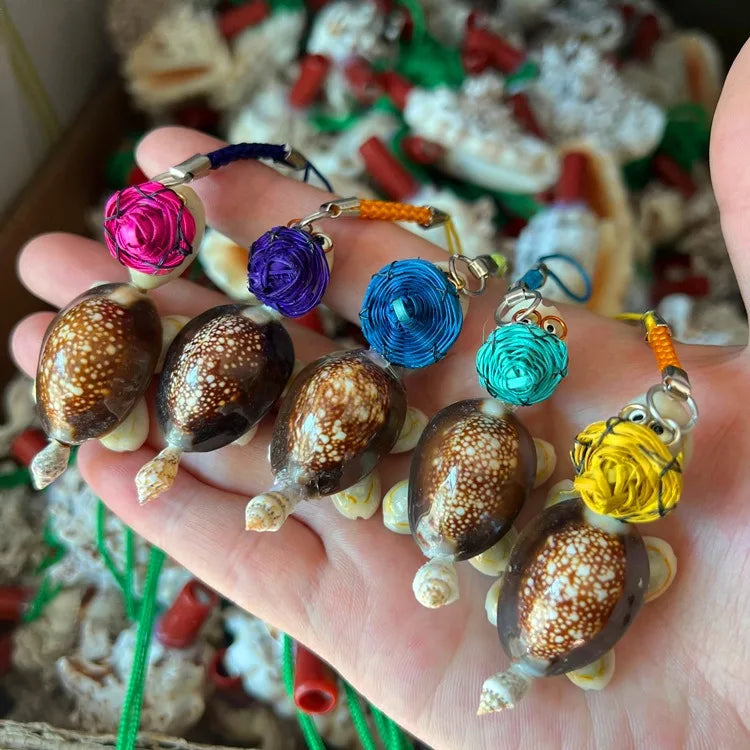 2025 Hawaiian Beach Ocean Style Creative Small Animal Cute Natural Shell Conch Turtle Key Chains for Crafts Gift Bag Key Hanging
