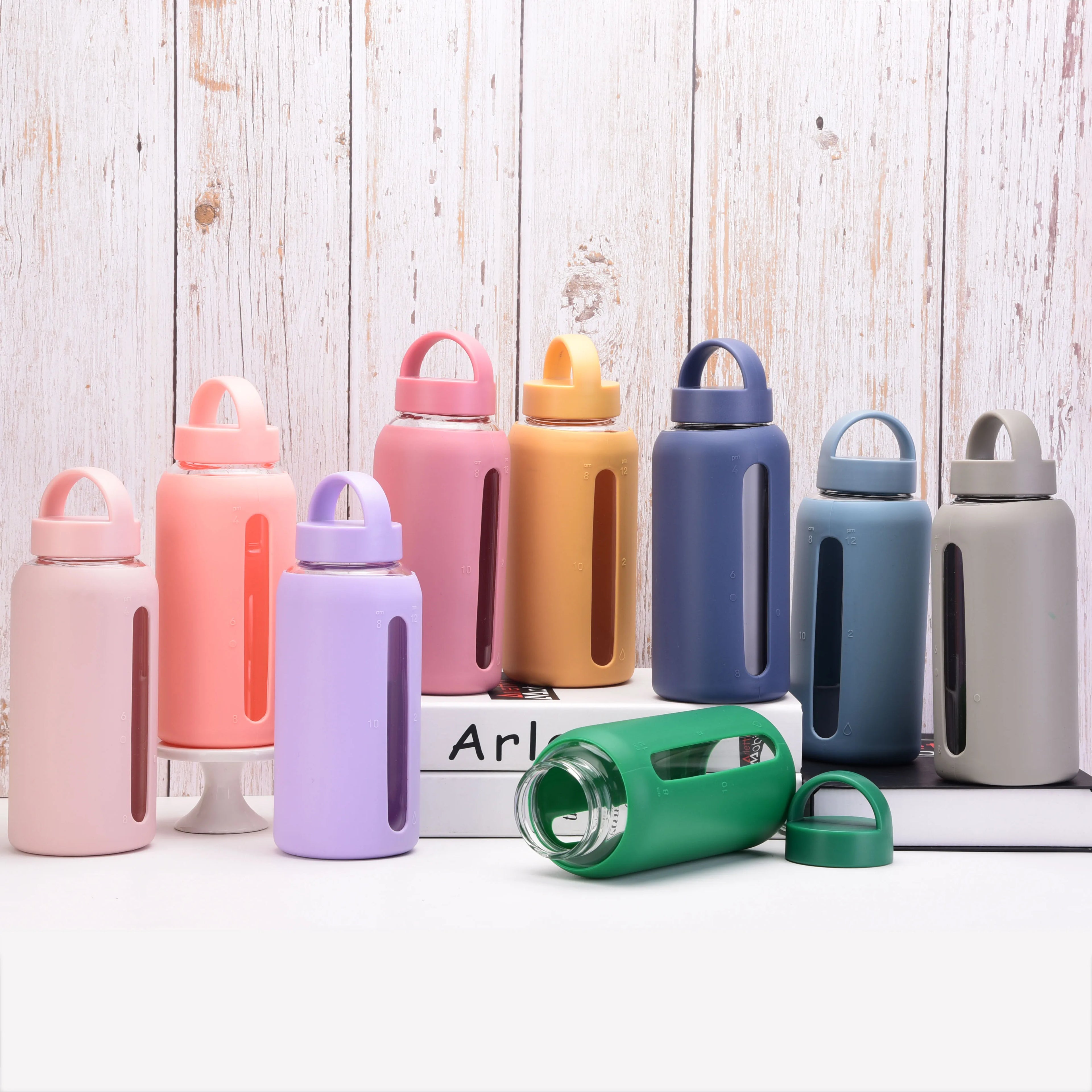New Design 800ml Single Wall Borosilicate Crystal Water Bottle Colorful Silicone Sleeve Direct Drinking Glass Bottle