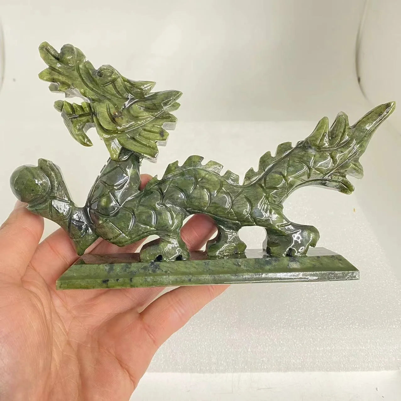 Factory Cheap Price Wholesale Natural Green Jade Carving Chinese Dragon for Home Decoration
