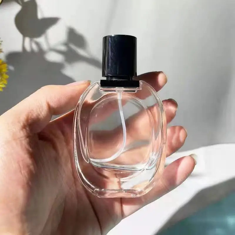 China Custom 30ml Transparent Round Empty Perfume Bottle Luxury Glass Perfume Bottles with Black Sprayer
