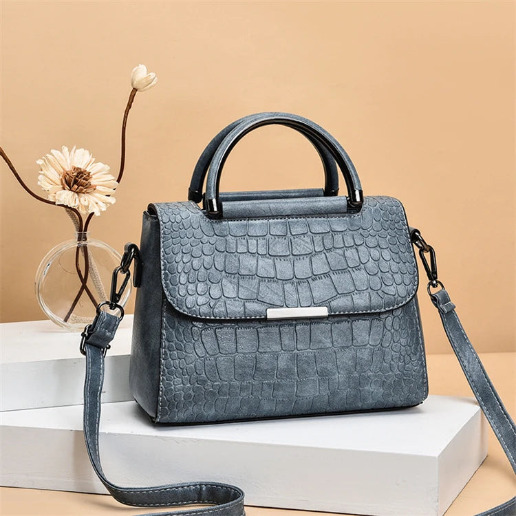 2026 Luxury Designer Logo Round Classical Red Shoulder Pu Leather  Handbags Famous Brands Women