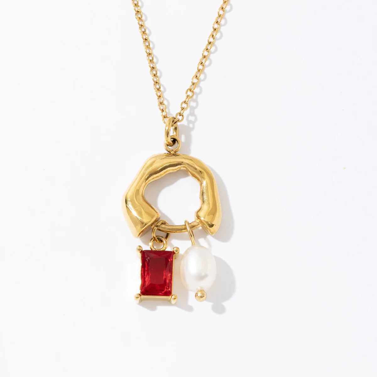 Vintage Style Stainless Steel 18K Gold-plated Waterproof Pearl Red Square Zircon Pendant Necklace