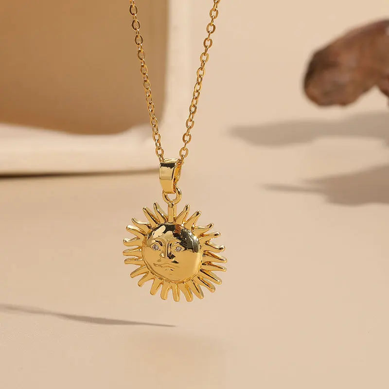 Exquisite 18k Gold Plated Sun Father-in-law Inlaid Zircon Necklace Stainless Steel Round Sun Pendant Necklace