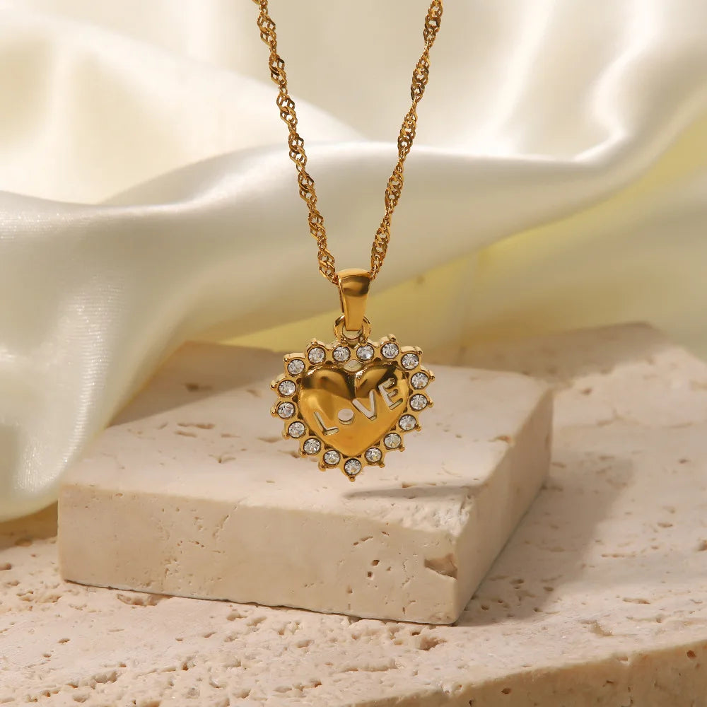 Tarnish Free Custom 18K Gold Stainless Steel Heart Zircon Pendant Heart Necklace Engraving Letters Love Necklaces for Women