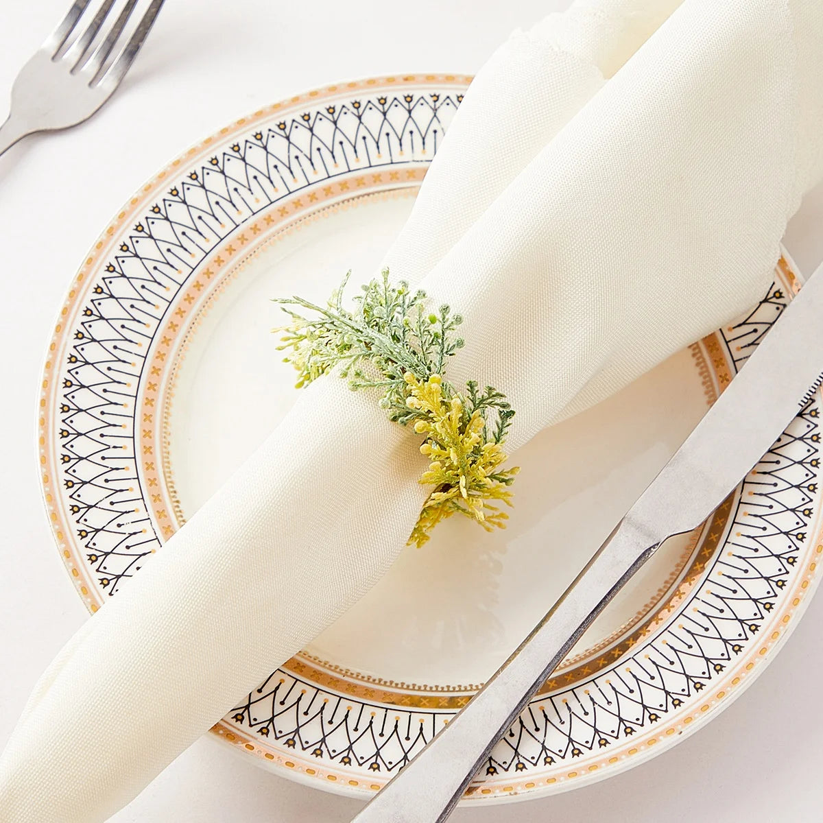 Handmade Metal Stainless Steel Eco-Friendly Napkin Rings Creative Holly Leaf Design Classic Hotel Table Setting Party Holiday