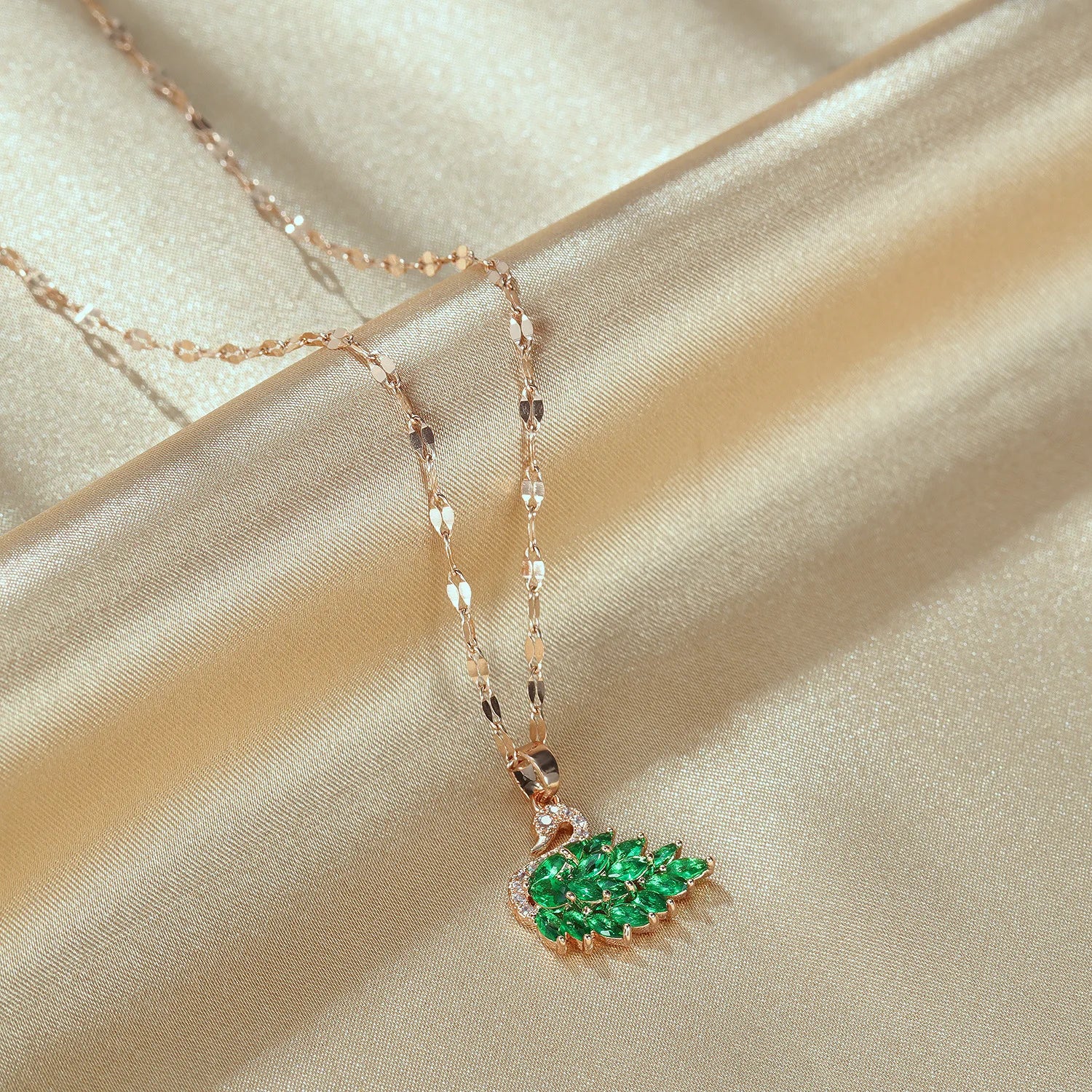 New Design Crystal Swan Pendant Necklace Fashion Jewelry Manufacturer Stainless Steel Necklace