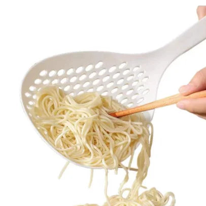 Large plastic strainer spoon food noodle colanders & strainers Italy pasta strainer for cooking and frying with long handle