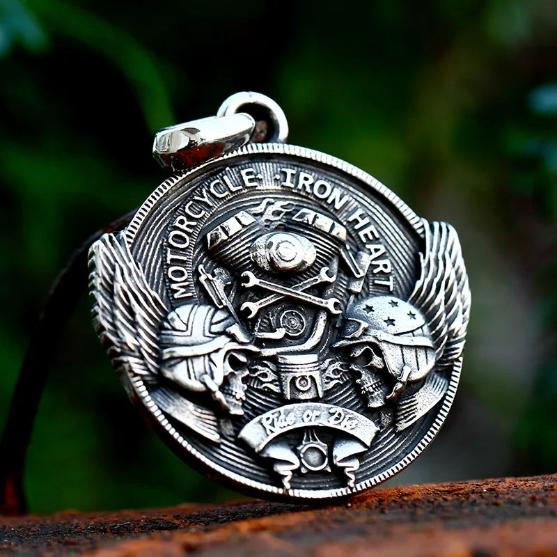 SS8-1130P New Unique Design Stainless Steel Motorcycle Engine Punk Locomotive Pendant Biker Necklace for Men Vintage Jewelry