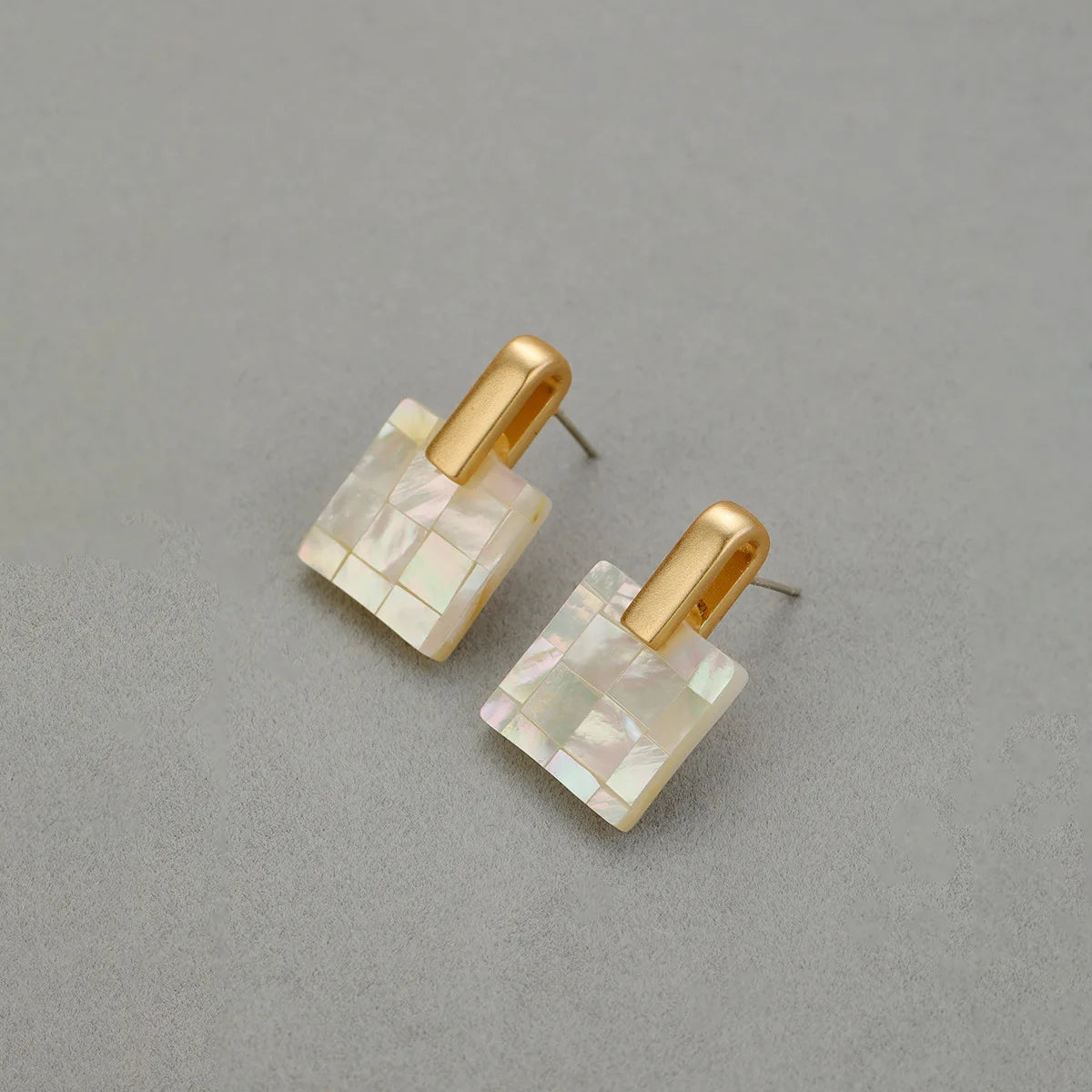 GT Natural Shell Pearl Mother Shell Natural Stone Plaid Pattern Dangle Earrings