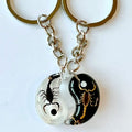IVR New Fashion Jewelry China Yin Yang Gossip Black and White Couple Scorpion Resin Acrylic Key Chain Resin Jewelry