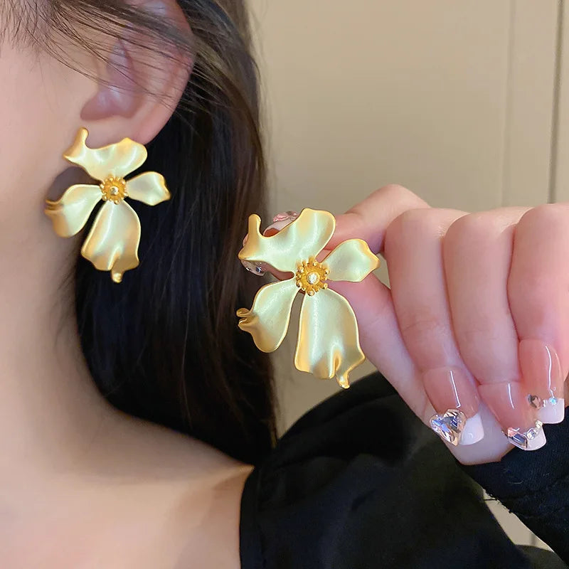 2025 French Vintage Gold Plated Floral Stud Earrings Exaggerated Large Flower Earrings Women Jewelry
