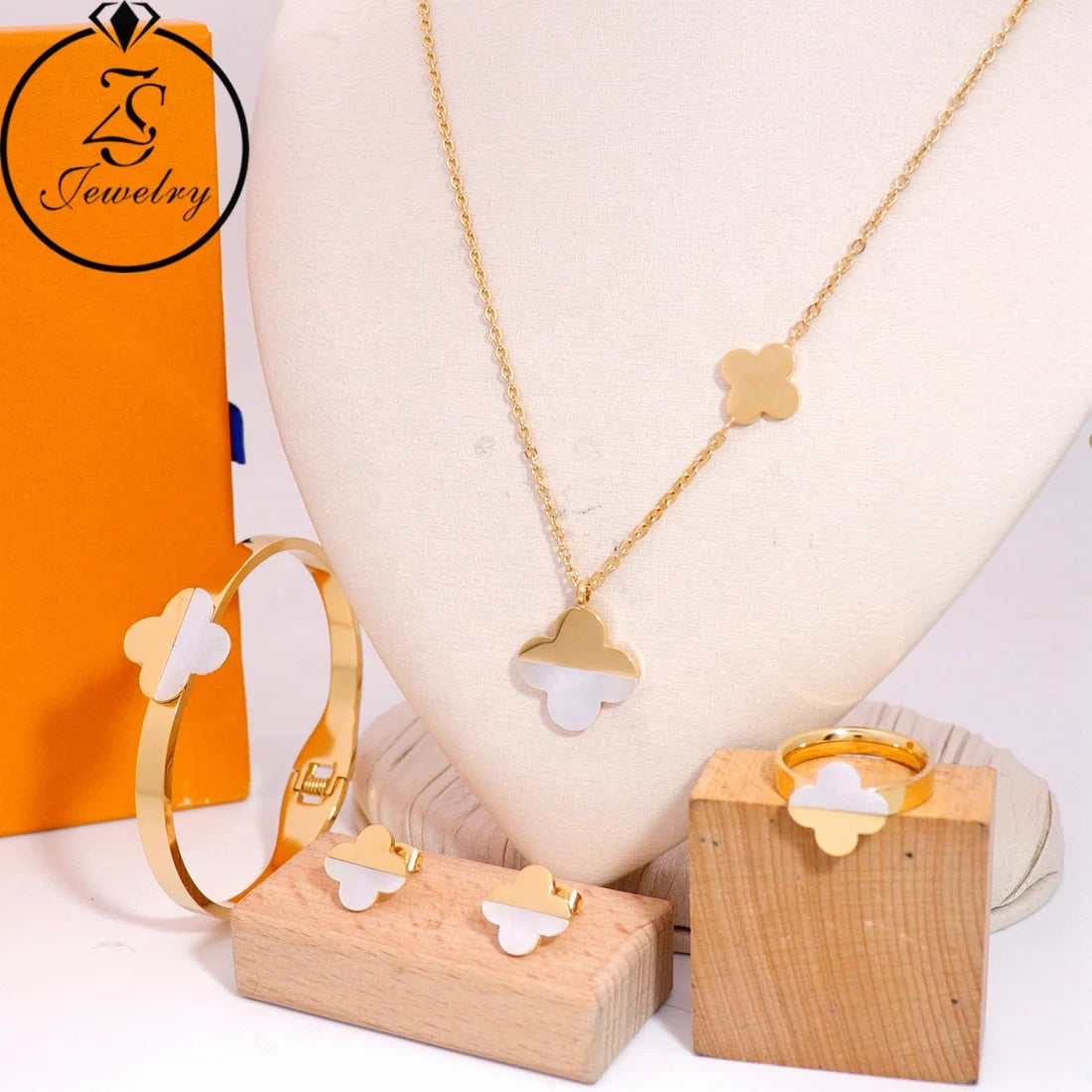 Women Fashion Jewelry 18K Gold Plated Lucky Four Leaf Clover Bracelets Necklace 4Pcs Stainless Steel Jewelry Set