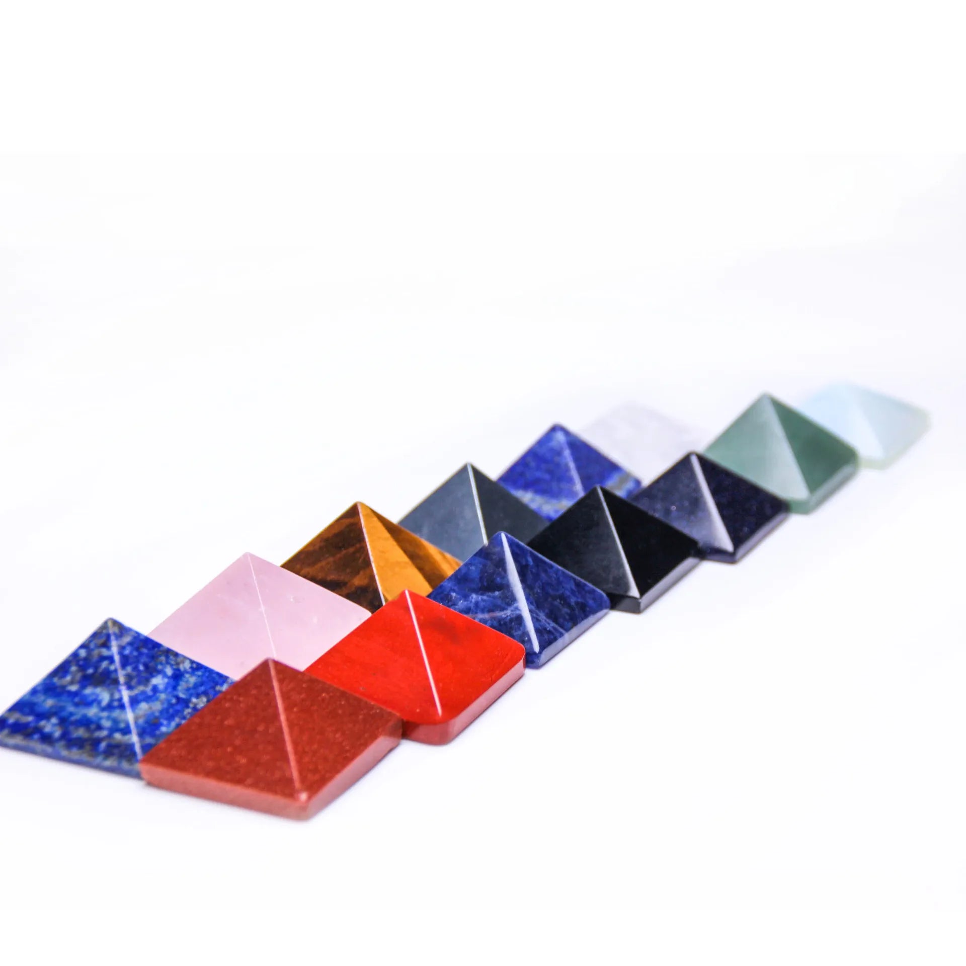 Hongzhuo Natural Crystal Folk Crafts Chakra Quartz Pyramid Prisms for Wedding Decoration Crafts