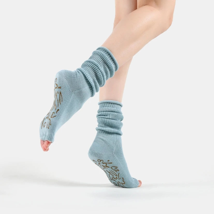 Wholesales Toeless Pilates Crew Socks With Grips for Women Non Slip Sticky Grippy Yoga Socks for Barre Dance Pilates Gifts
