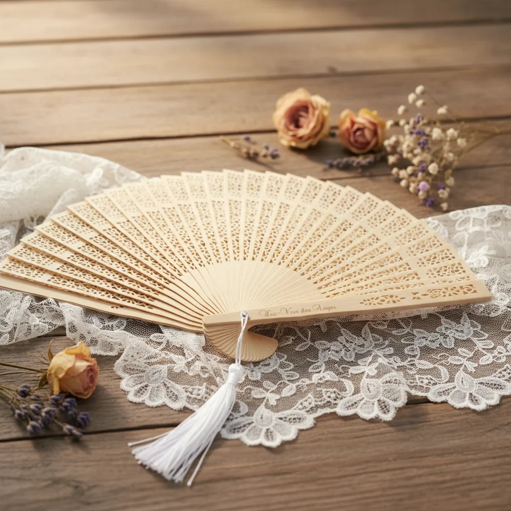 Unique New Style Fragrant 20cm Folding Hand Fan Gramineae Wooden Wedding Custom Logo Hand Fan Gift Sandalwood Fan