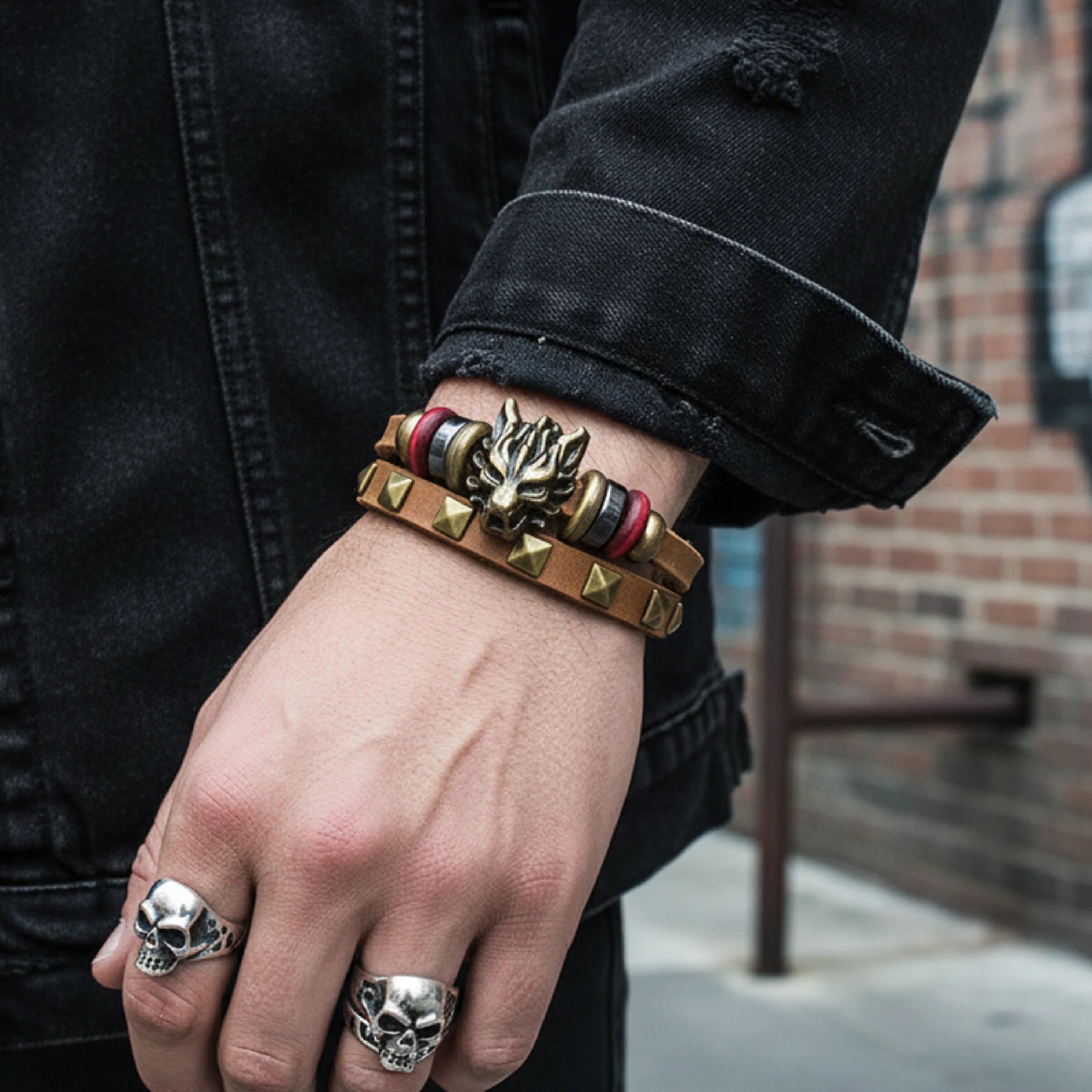 Vintage Rivet Domineering Wolf Head Decorative Brown Leather Bracelet for Men
