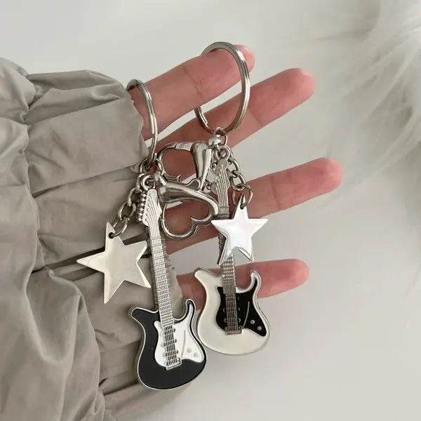 Wholesale Y2k Guitar Heart Star Key Chains Women Sweet Cool Trendy Fashion Pendant Rock Punk Vintage Metal Keychain Accessories