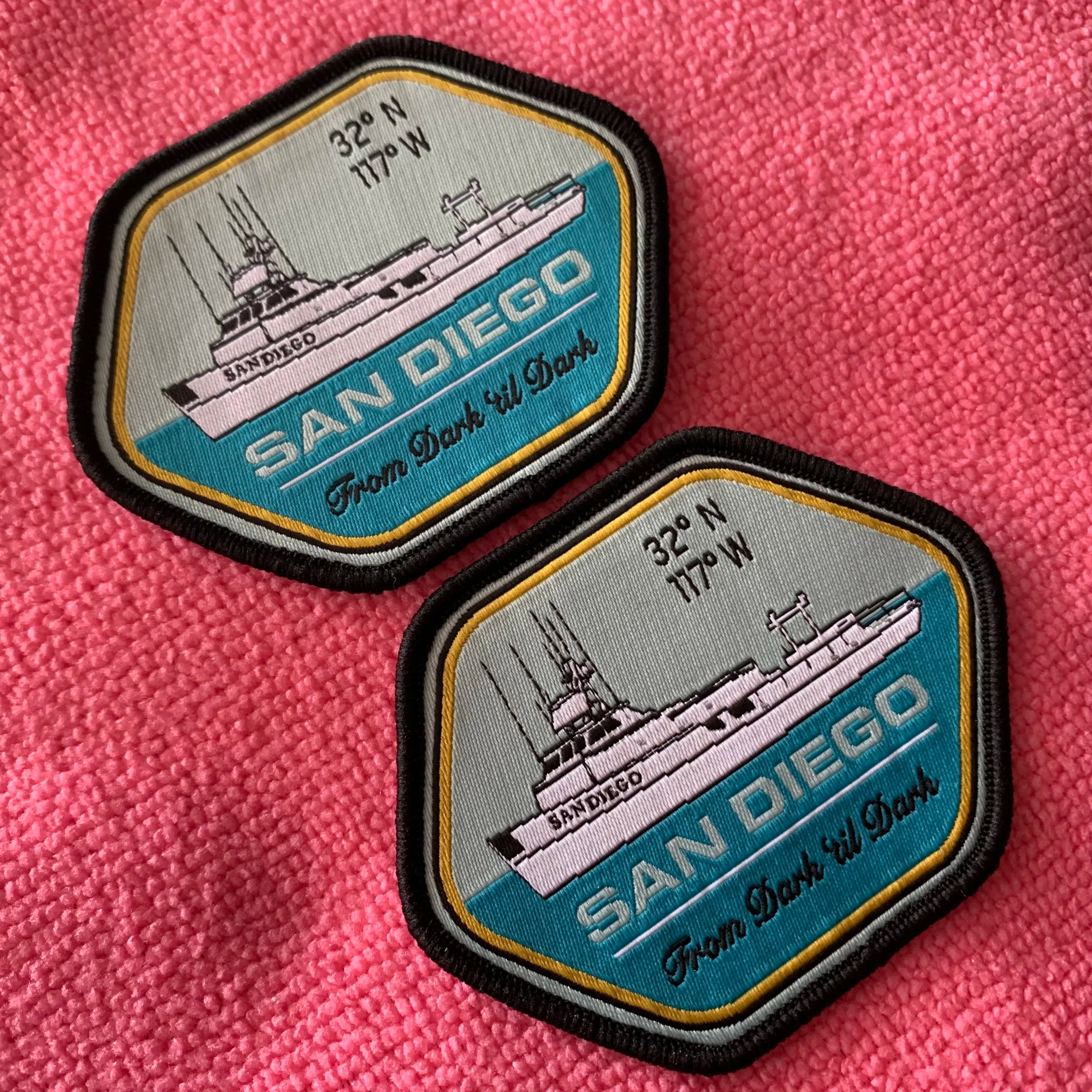 High End Machine Textile Jacquard Woven Label Badge Private Brand Name Overlocked Woven Patch for Apparel