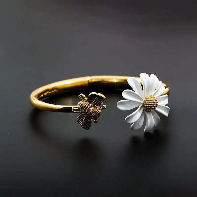 2022 Fashion Small Daisy Bee Open Design Paint Flower Bracelet Ring Necklace Earrings Set Jewelry Set Women