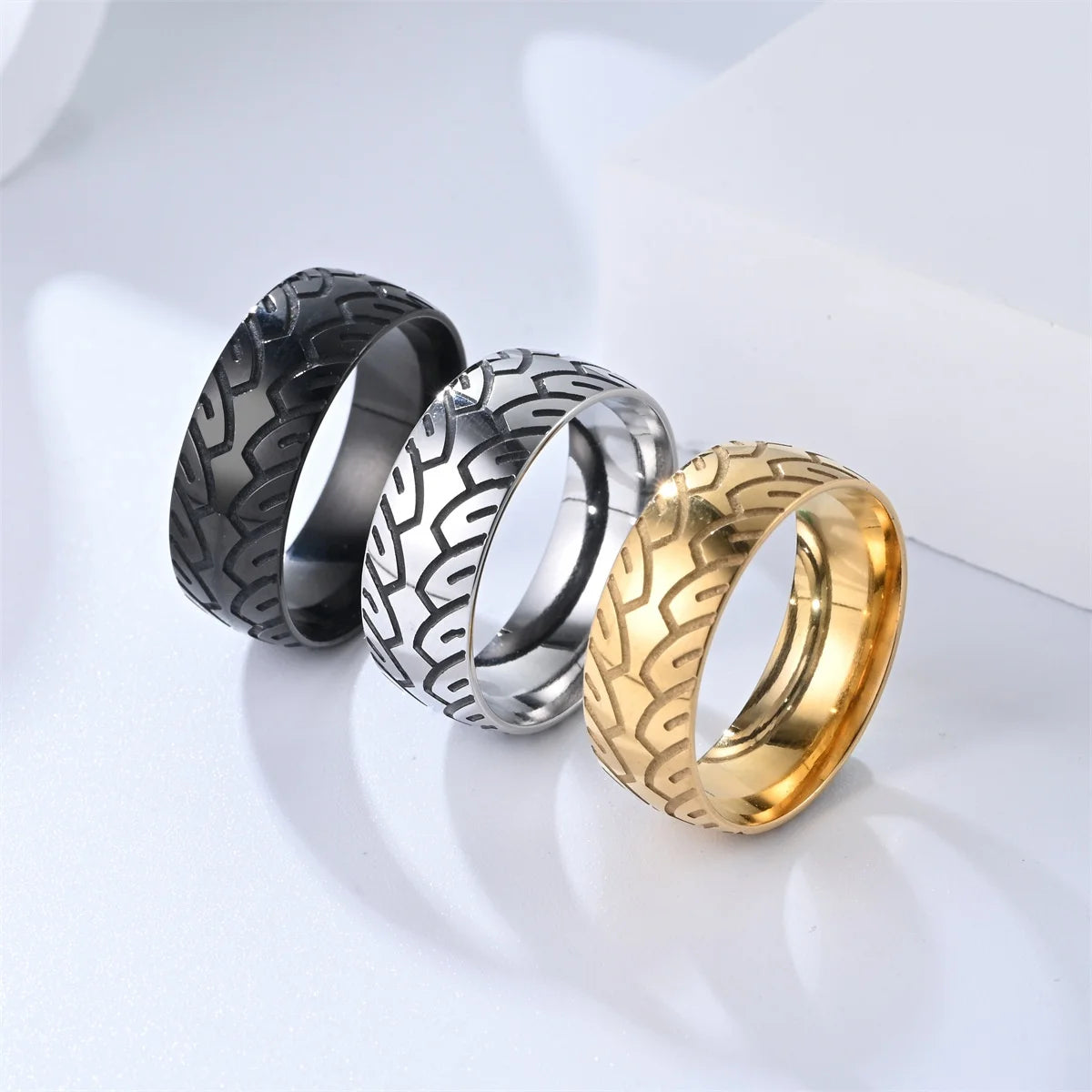 Fashion Carved 18K Gold Plated Non-Fading Stainless Steel Ring Elegant Romantic Couple Ring Holiday Wedding Jewelry Gift