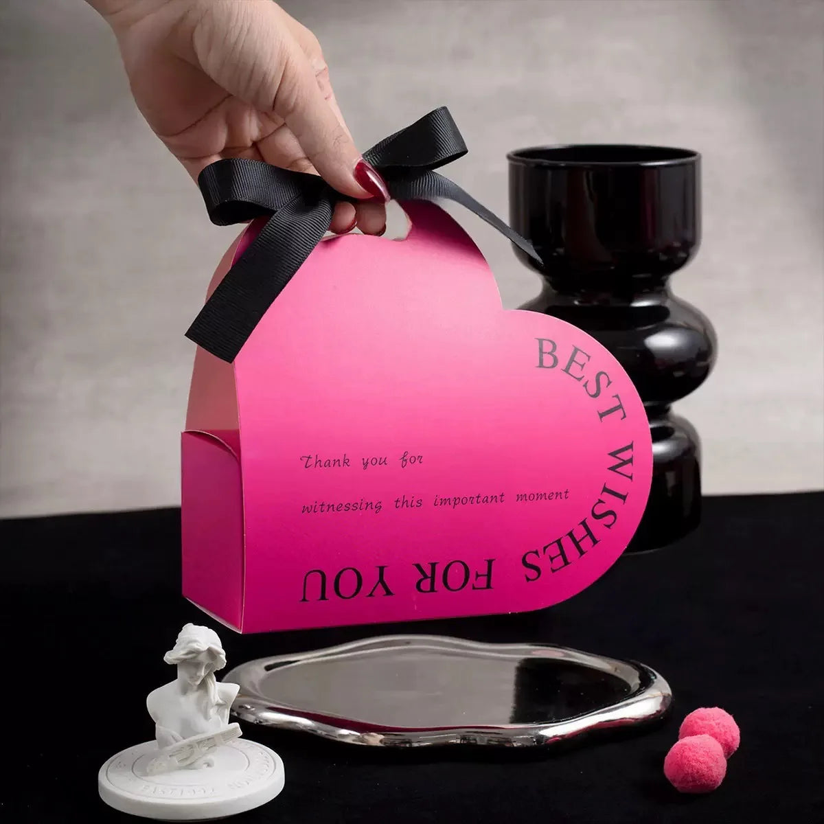 Wholesale Luxury Valentine's Day Hot Pink Gift Box Portable Heart Design for Wedding Party Favor