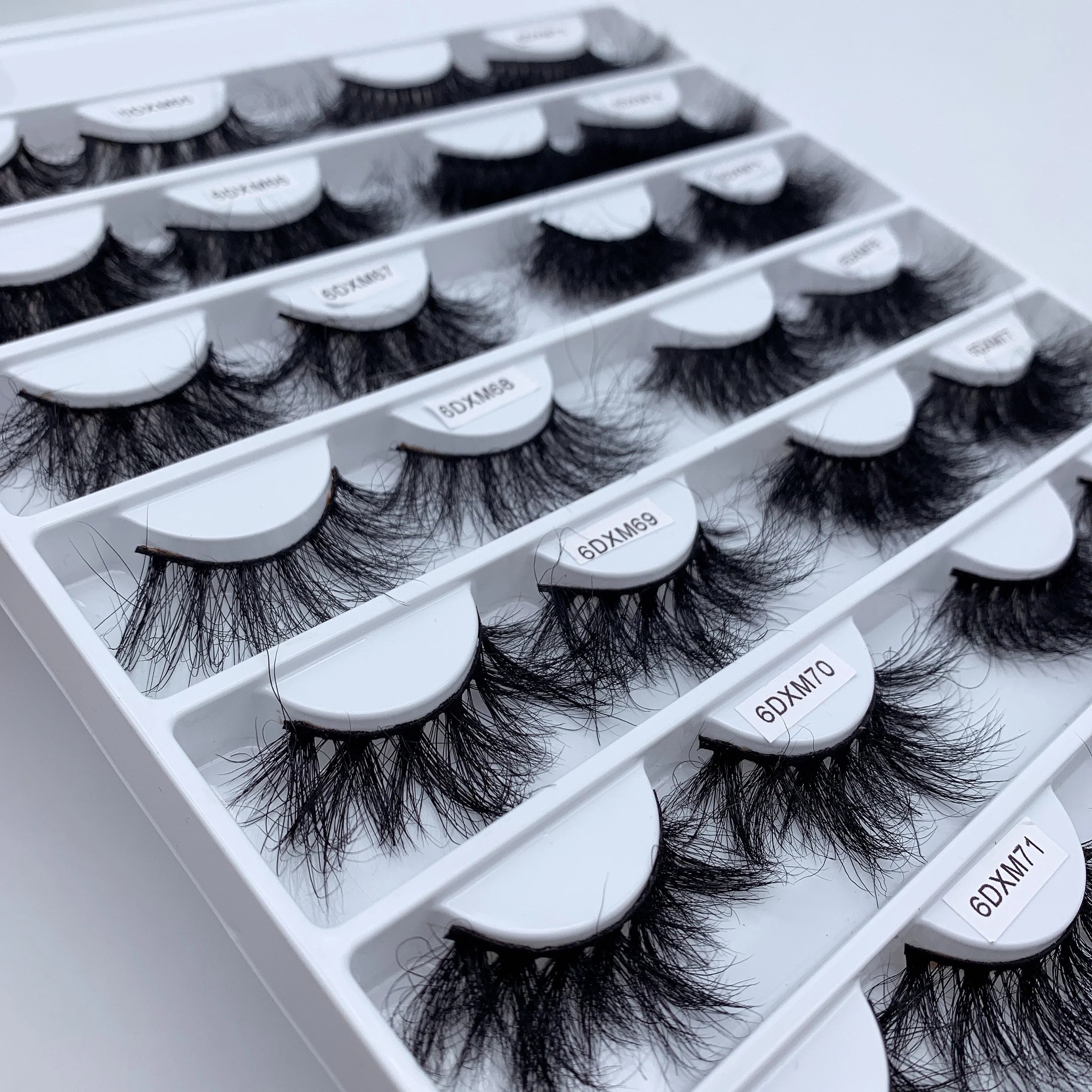 25mm 6D Short  Wispy Mink Lashes With Custom Label Packaging Box Wholesale 3D 5d Mink False Eyelash Vendor