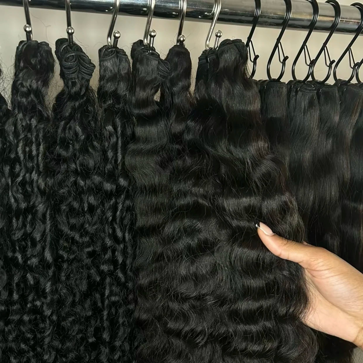 Wholesale 12a 10-30inch Vietnamese Raw Human Hair Vendor Cuticle Aligned Cambodian Raw Hair Extension Burmese Curly Hair Bundles
