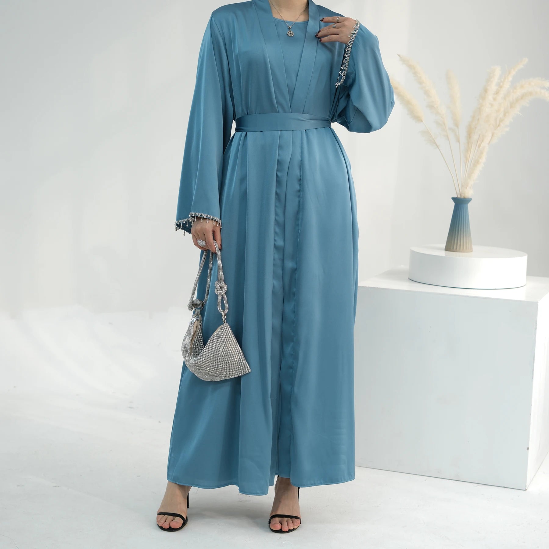 Traditional Muslim Abaya Set for Women New Style 2-Piece Plain Satin Plus Size Accessory with Anti-Static Feature
