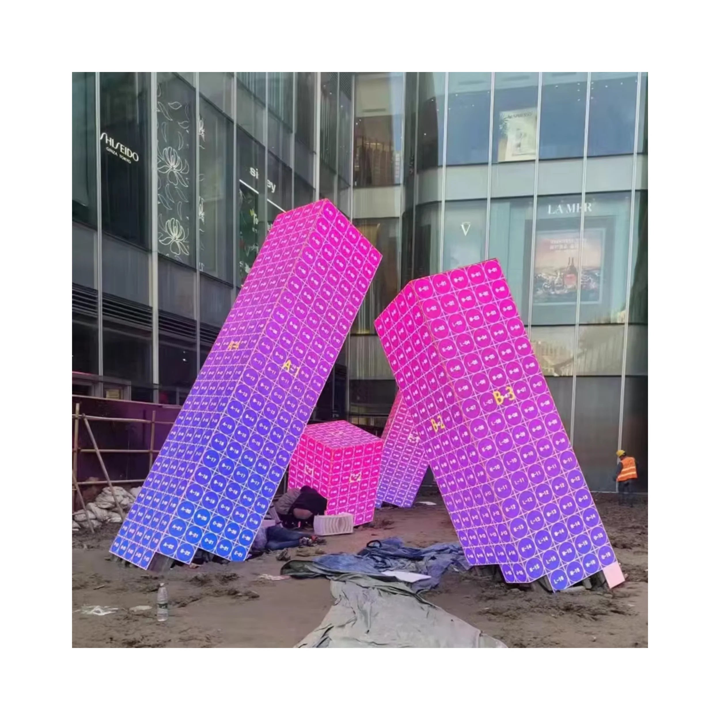 Seamless Edge Video Wall with 90 Degree Corner Column Pillar Indoor LED Display Screen for Exhibition Fair Trade Show-Four Sides