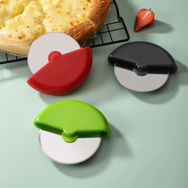 Wholesale Modern Simple Green Red Black Stainless Steel Round Roller Pizza Cutter Durable Kitchen Tools Can Be Printed LOGO