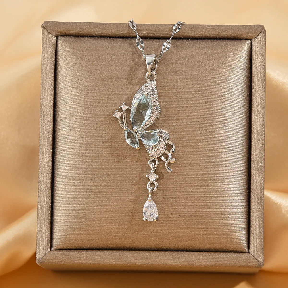 Simple Temperament Blue Butterfly Tassel Necklace Elegant Luxurious Niche Necklace